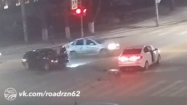 ? ДТП в Рязани "КРАСНЫЙ? ВИЖУ!" ? (ул.Есенина - ул.Маяковского) смотреть онлайн