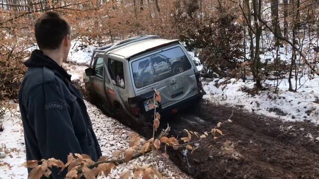 Off-road Nissan Patrol Y61 2.8 | Land Rover Range Rover 4.6 HSE LPG