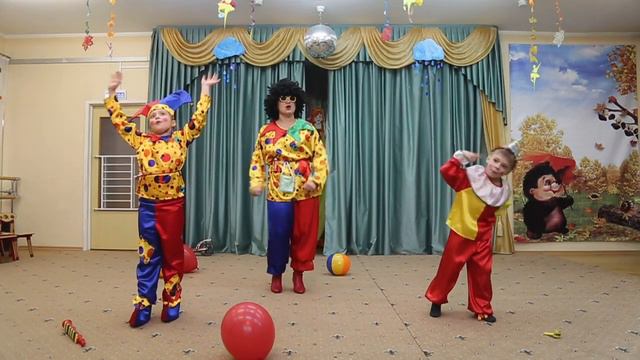 "Да здравствует сюрприз!" муз.рук Монахова Е. Е. Семья Скрыльниковых смотреть онлайн