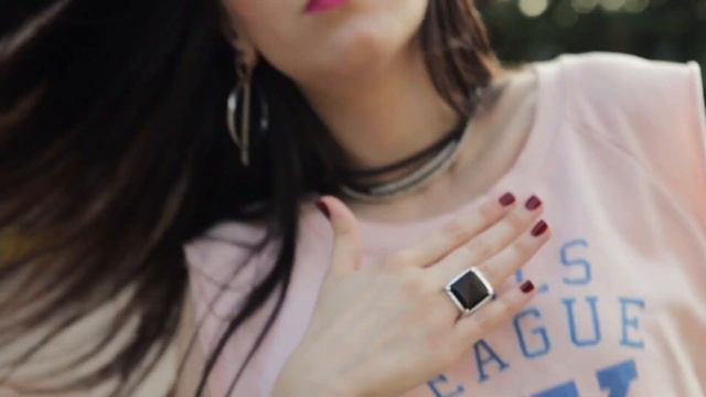 IVONNE - ROSE & SPINE смотреть онлайн