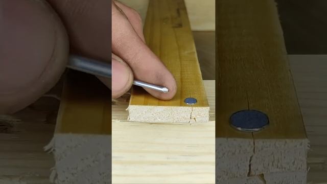Секрет старых мастеров! Как забить гвоздь, чтобы не треснула доска? #Shorts смотреть онлайн