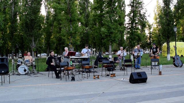 Будь со мной. Исполняет ансамбль "Настроение"(г.Михайловка). смотреть онлайн