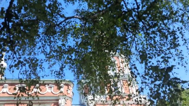 Божественную литургию в Троицкую родительскую субботу Роспотребнадзор приказал служить вне храма. смотреть онлайн