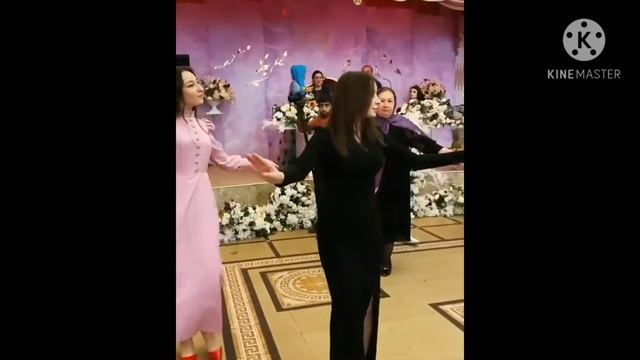 Красивые кавказские девушки танцуют лезгинку. смотреть онлайн