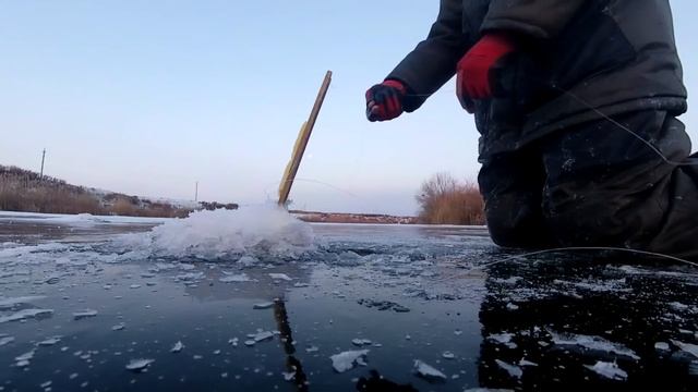 Жор щуки на жерлицы. Зимняя рыбалка на щуку. смотреть онлайн