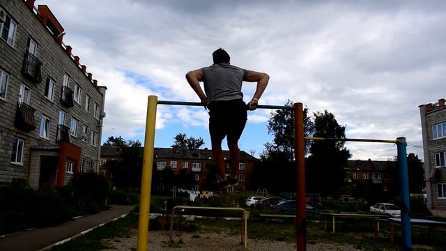 ТОП 7 Легких Элементов На турнике! [Сделает каждый] смотреть онлайн