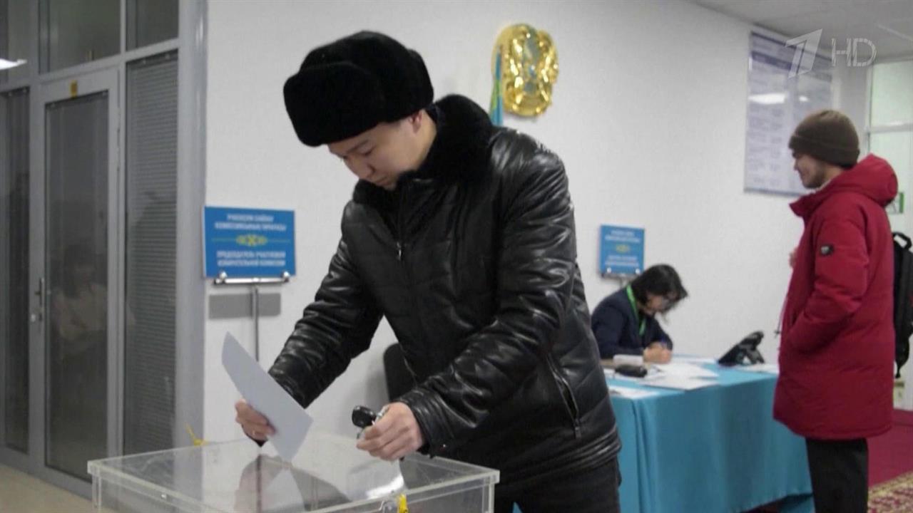 В Казахстане проходят досрочные выборы президента смотреть онлайн