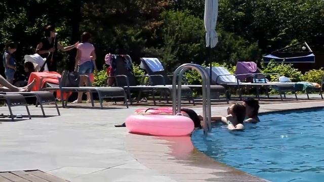 Бассейн расположен в живописном уголке природы "GREENWOOD" motel смотреть онлайн