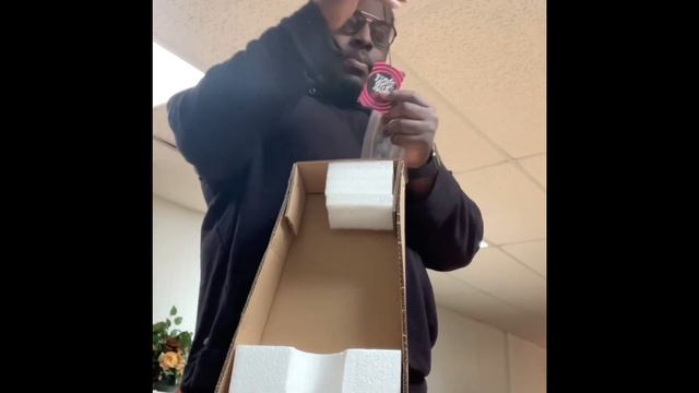 Schecter Nick Johnston Signature Traditional HSS Atomic Frost Unboxing смотреть онлайн