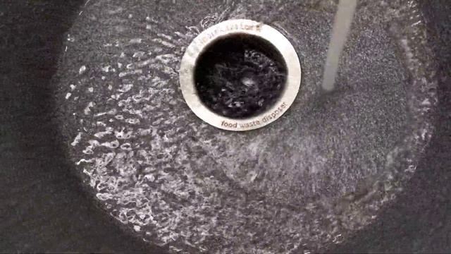 Измельчитель Insinkerator 200 и пивная банка