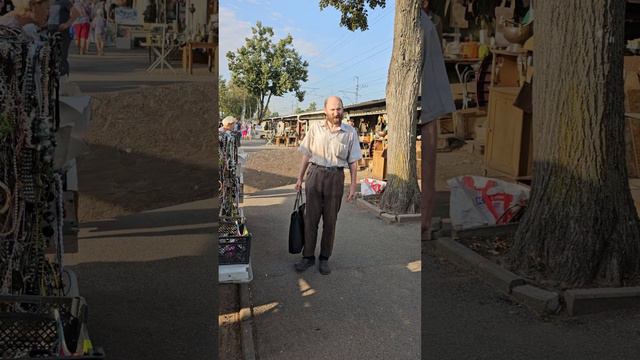 Прохожий поет . смотреть онлайн