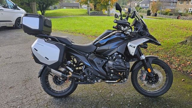BMW R1300 GS - Not for me? plus KTM 890 Duke R 12 month service. смотреть онлайн