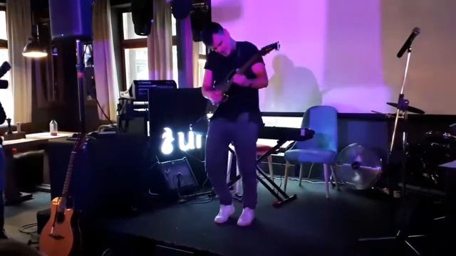 Играет наставник по гитаре - Яков Свиридов. The Forgotten Part 2 - Joe Satriani смотреть онлайн