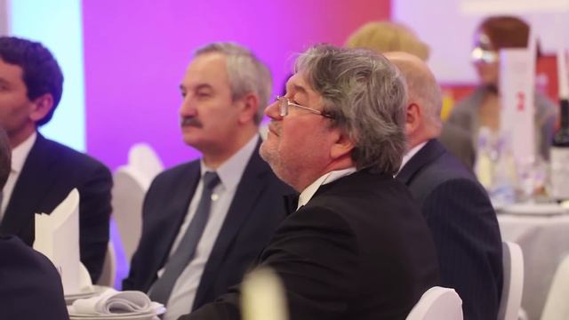 Петербургские журналисты сходили на бал. Рок-приём у губернатора победил песню малышей о дяде Саше смотреть онлайн