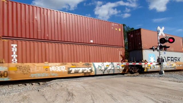 Fast Moving Trains смотреть онлайн
