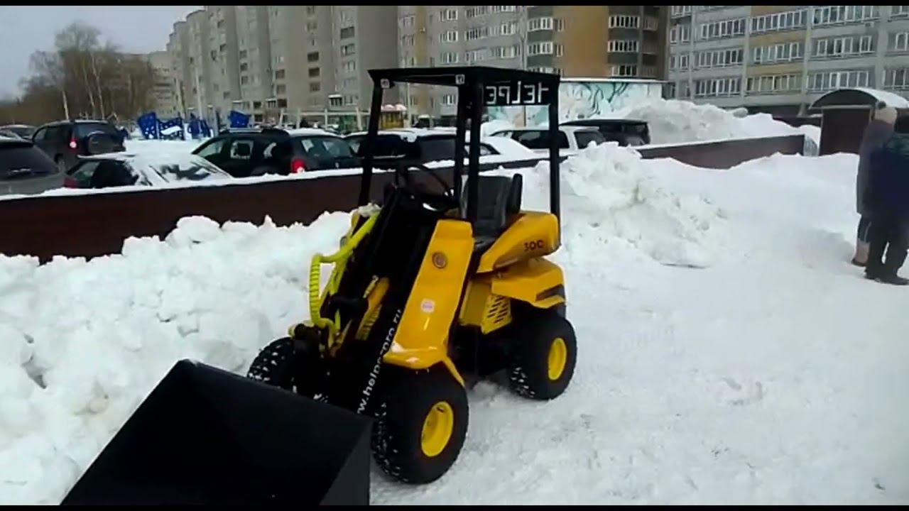 Видео от клиента. Киров очистка площадки от снега.