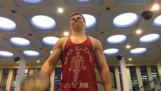 Попеременный подъем гантелей смотреть онлайн