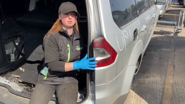 Removing a Rear Light: 2007 Ford Galaxy смотреть онлайн