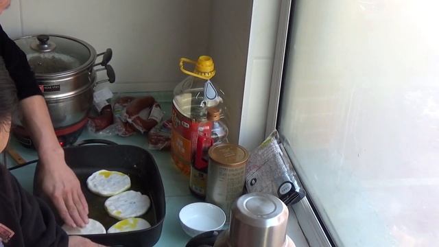 Китайская кухня. Лепешки с красными соевыми бобами смотреть онлайн