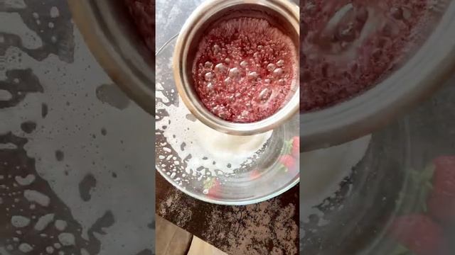 ПОДПИШИСЬ! Научу готовить жвачку! #shorts #жвачка #готовимдома #рецептжвачки #рецепт #оеде смотреть онлайн