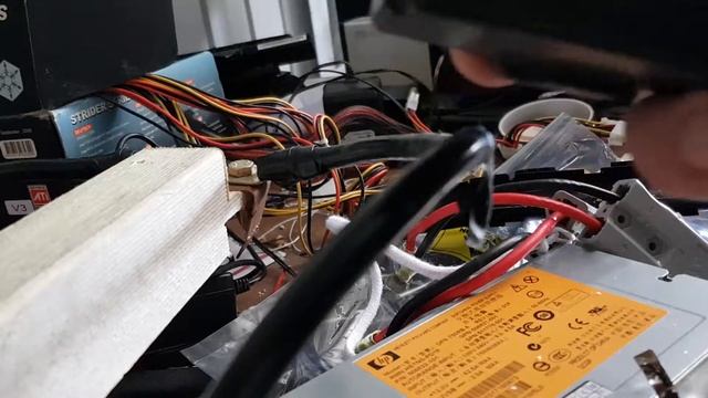 Laptop batteries take a part. Also a tier down of a Philips Medical battery. смотреть онлайн