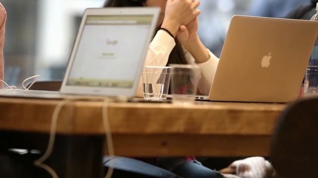 Does Heathrow Airport Have FREE WiFi - [London - LHR] (Before Travel Tips) смотреть онлайн