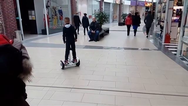 Обзор гироскутера - мини сигвея, или как научиться кататься за 2 минуты. Ашан Симферополь смотреть онлайн