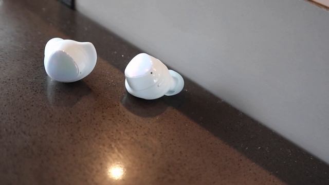 Apple AirPods Pro VS Samsung Galaxy Buds Plus (which one is Better) смотреть онлайн