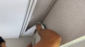 Скрытый карниз для штор в натяжном потолке. Процесс установки.