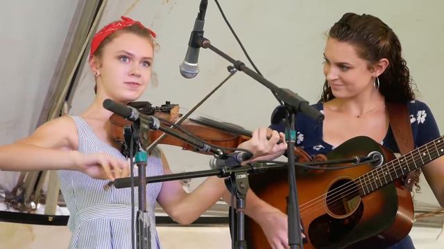 "Brushy Fork" ~ Anneli Burnett @ 15th Annual Happy Valley Fiddlers Convention смотреть онлайн
