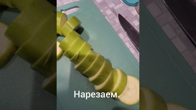 Фетакса запечённая с томатами и кабачком. смотреть онлайн