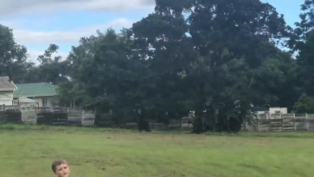 7yr old flying Syma x20 drone смотреть онлайн