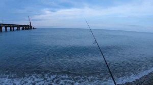 Морская рыбалка на спиннинг в Абхазии 2023. Микроджиг с берега. п.Алахадзы.