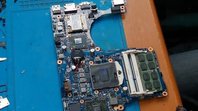 Ноутбук Hp Envy 15. 15-3040 nr. Чистка и замена термопасты. смотреть онлайн