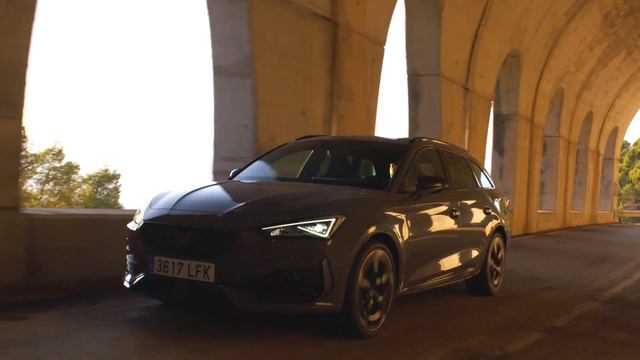 New CUPRA Sportstourer 2021 - FIRST LOOK, exterior, interior & DRIVING смотреть онлайн