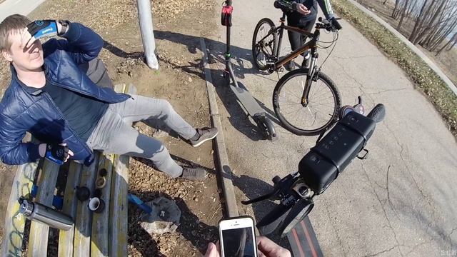 Sony xb-30 на электро самокате.