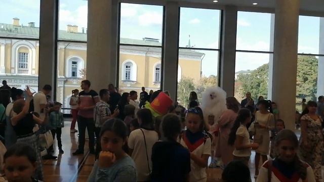 Первый звонок 2019 в кремле. Лягушка, зонт. First call 2019 in the Kremlin 01.09.2019 смотреть онлайн