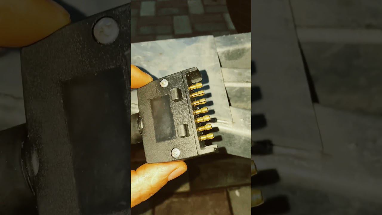 Смазка контактов розетки прицепа.