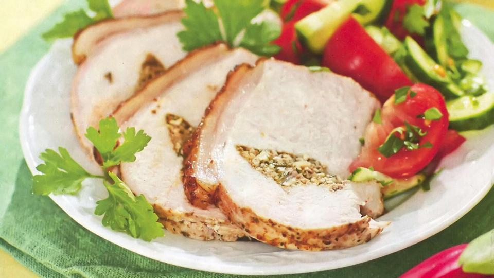 Запеченное мясо с пикантной начинкой. Знатное угощение. Достойно царской трапезы! смотреть онлайн
