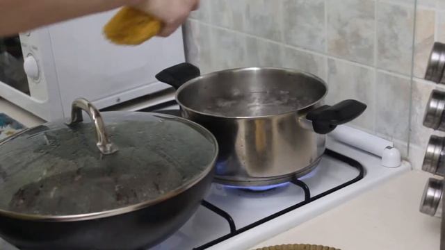 Готовим курицу с грибами в белом соусе! смотреть онлайн
