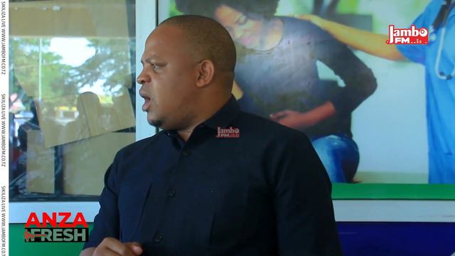 WANANCHI WANATOA KERO KWA VIONGOZI WAKUBWA KWA SABABU YA UZEMBE смотреть онлайн