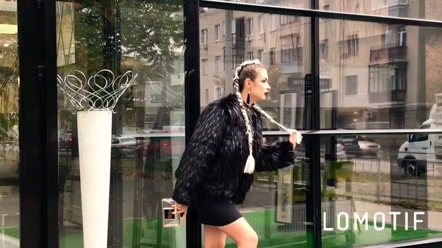 Видео обзор модной шубы 2018 из полированного искусственного меха от Daminika. смотреть онлайн