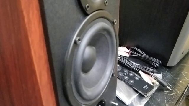 Edifier T5 Subwoofer Performance with Edifier R1700bts (@redonwebtv7300 ) смотреть онлайн