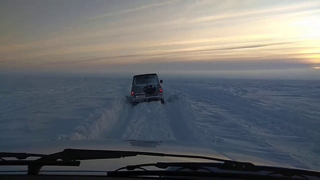 Утро а мы все идем в бесконечной снежной пустыне. смотреть онлайн