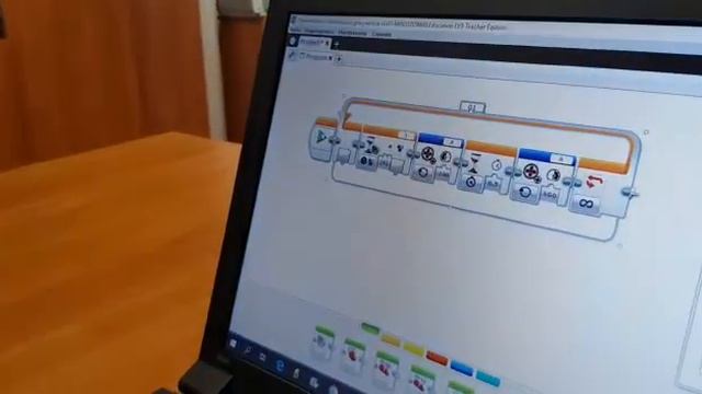 Бесполезная коробка. Ev3 смотреть онлайн