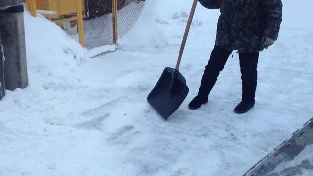 Ручная уборка снега смотреть онлайн