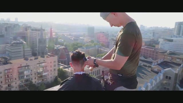 Покоряем высоты! Lumberjack стрижет на крыше. смотреть онлайн