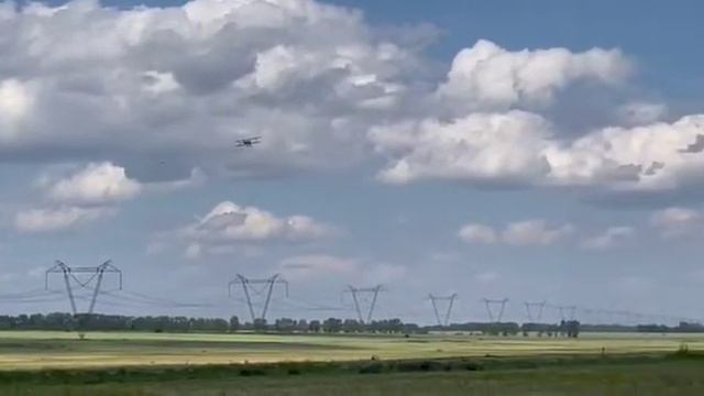 полет По-2 на малой высоте и посадка. масштаб 1/4,3 смотреть онлайн