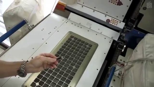 Как стригут ногти в невесомости  — Крис Хэдфилд