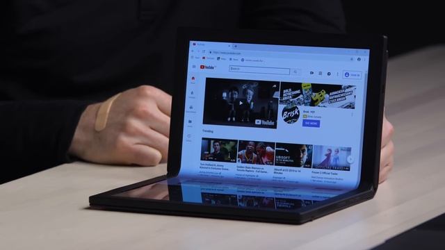 The Futuristic Lenovo Folding Screen Laptop смотреть онлайн